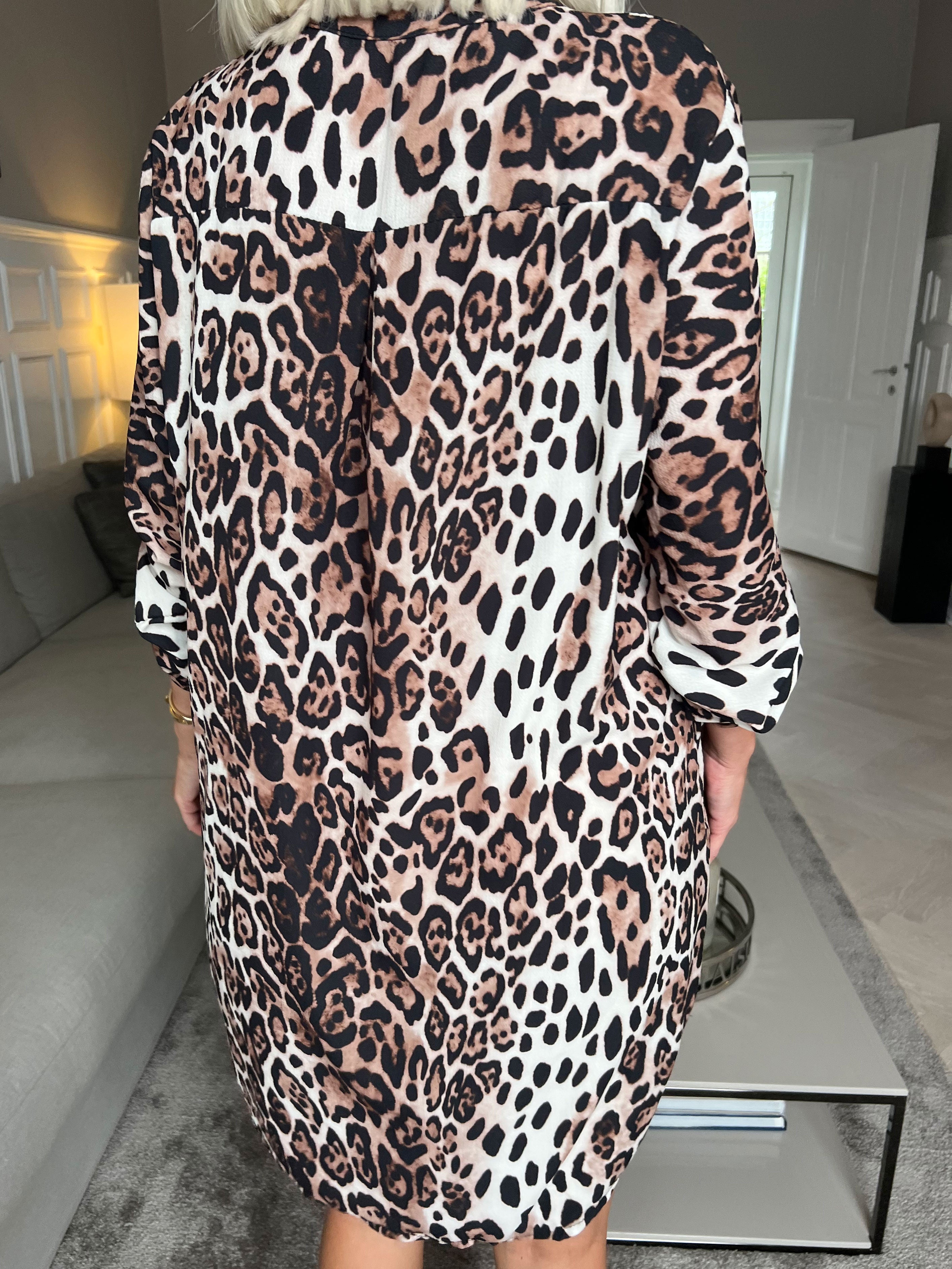 Vanesa Dress Animal - Let og luftig kjole i dyreprint